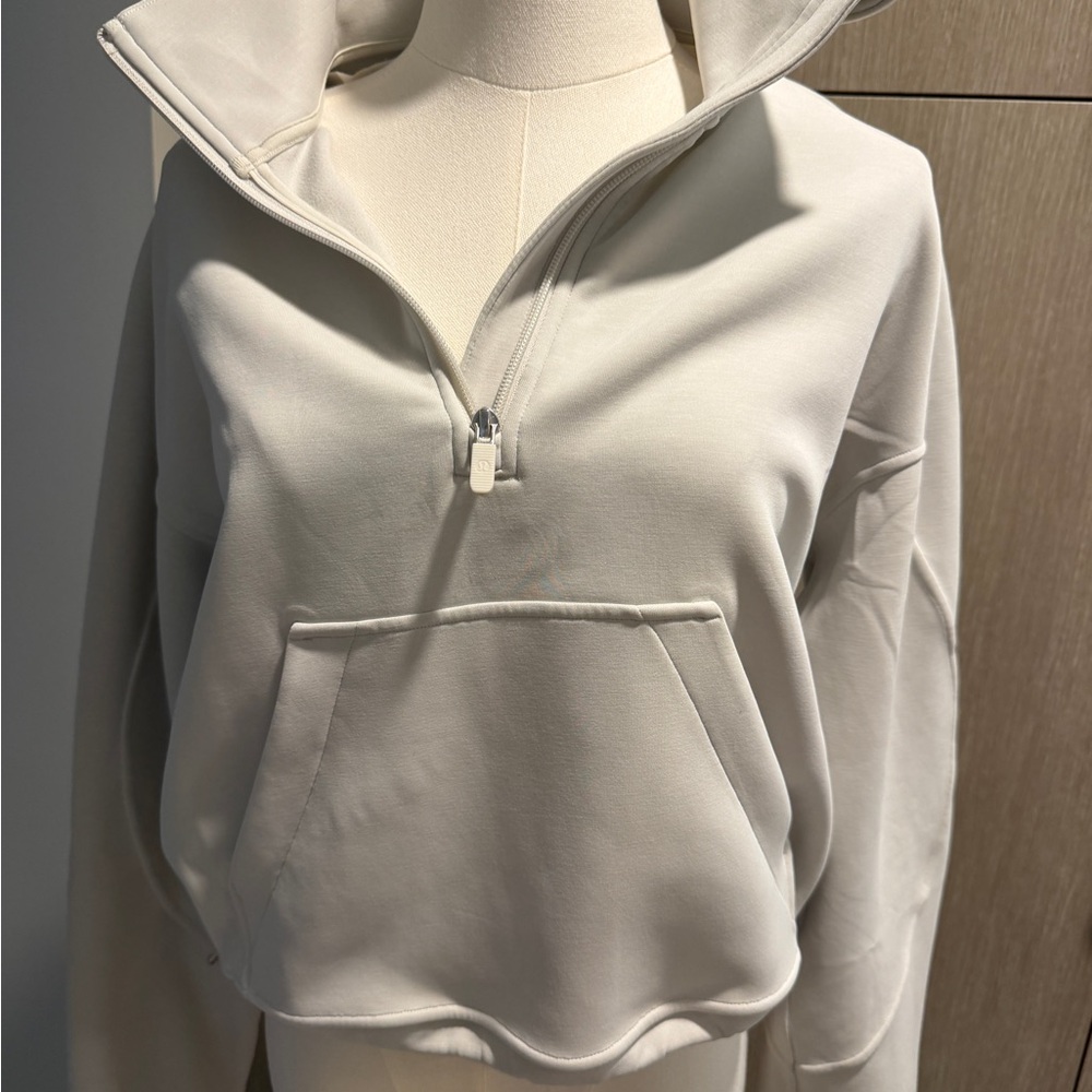 Women's beige Lululemon scuba Half-Zip Pullover